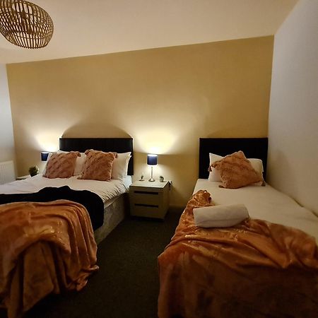 4 Bedroom Luxury House. Bike Park Wales. Secure Bike Store. Brecon Beacons Dowlais エクステリア 写真