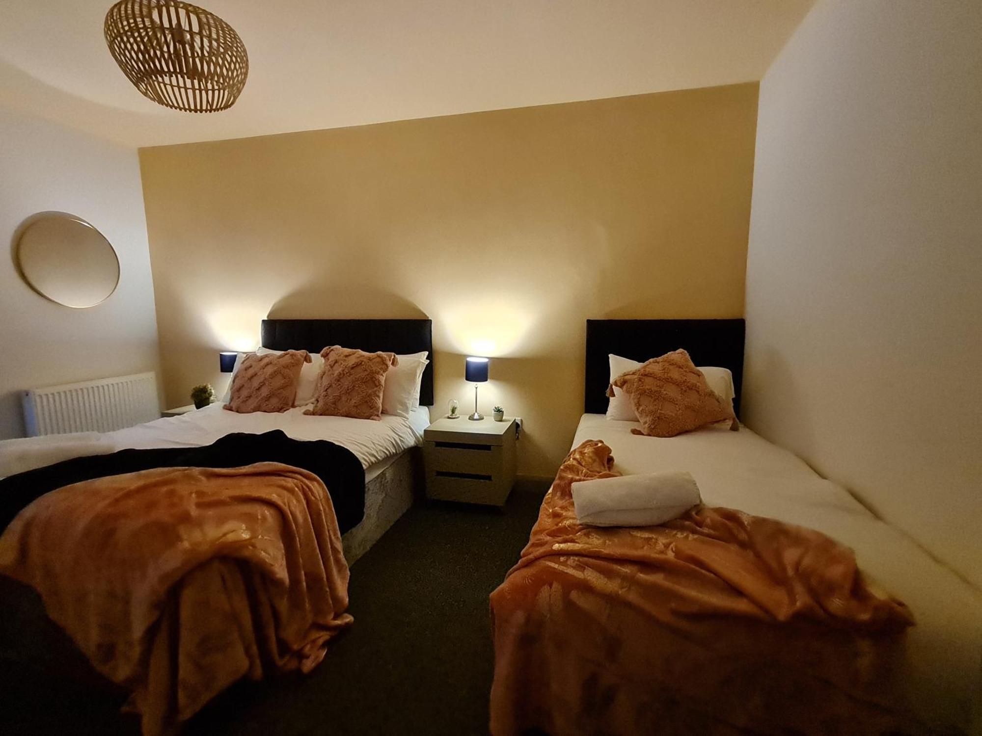 4 Bedroom Luxury House. Bike Park Wales. Secure Bike Store. Brecon Beacons Dowlais エクステリア 写真