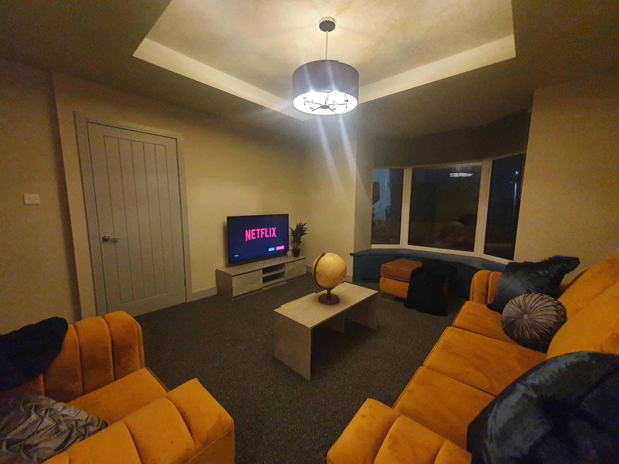 4 Bedroom Luxury House. Bike Park Wales. Secure Bike Store. Brecon Beacons Dowlais エクステリア 写真